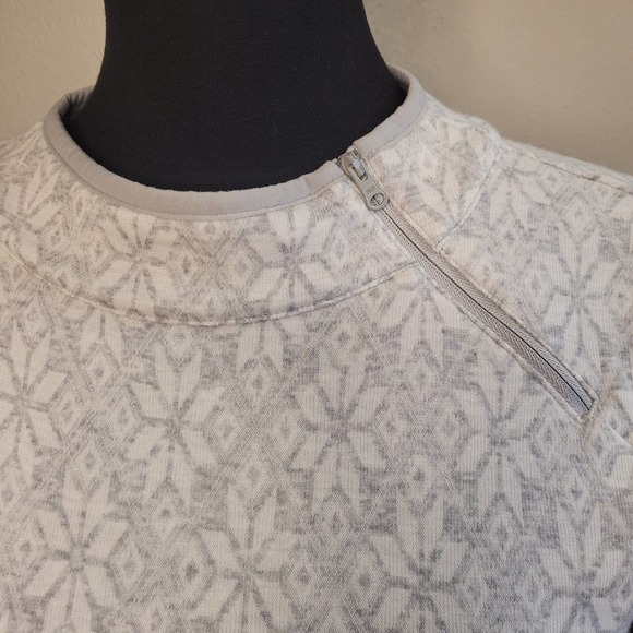 T By Talbots Women's Pullover Sweatshirt Gray Poinsettia Stretch Zipper Size XS - Picture 4 of 10